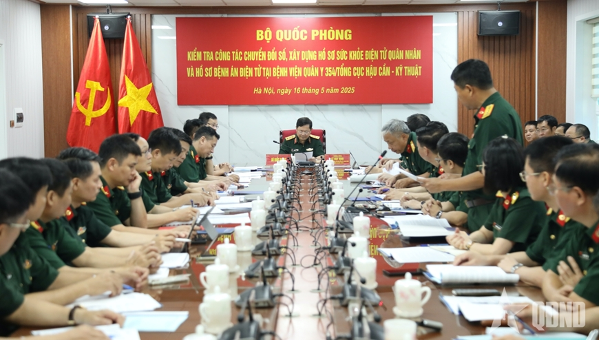 Thượng tướng Lê Huy Vịnh kiểm tra công tác chuyển đổi số tại Bệnh viện Quân y 354